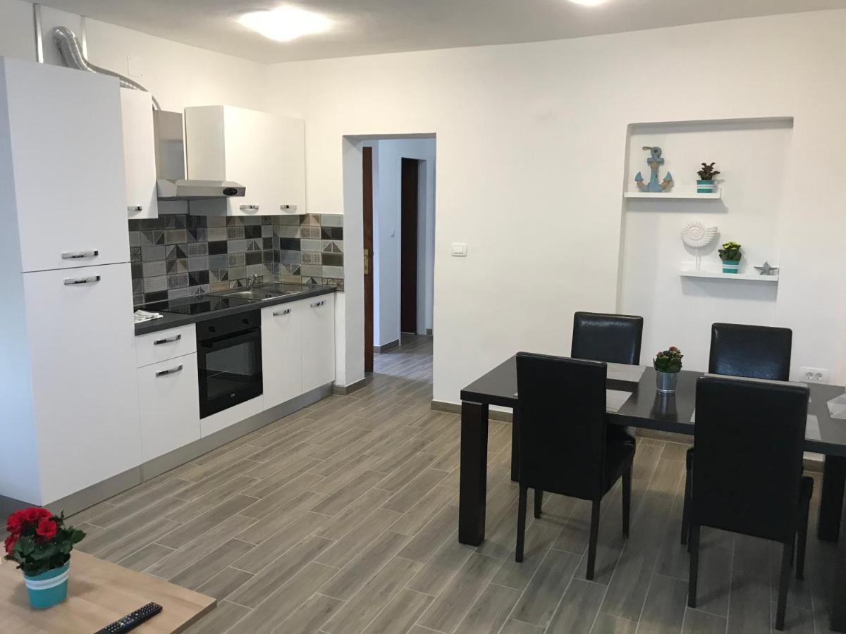 Apartments Lena Baska  Ngoại thất bức ảnh
