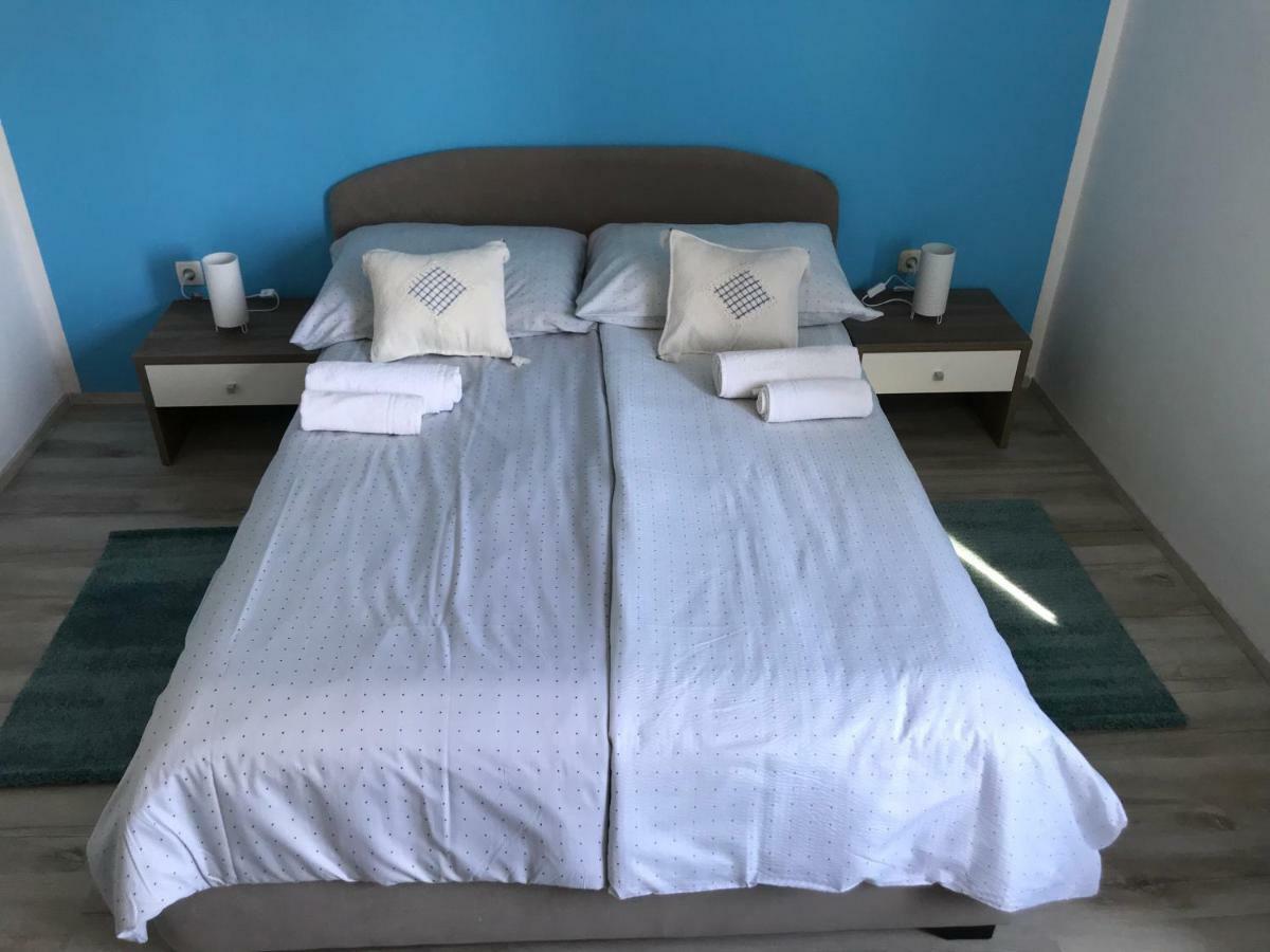 Apartments Lena Baska  Ngoại thất bức ảnh